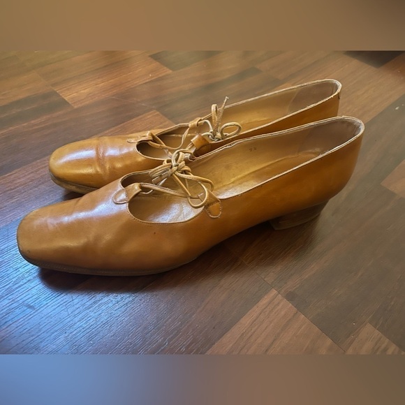 Vintage Leather Mary Jane | Handcrafted in Italy fit like a 9 - Picture 4 of 6